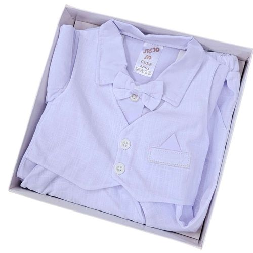 סט 5 חלקים לברית מילה: בגד גוף, מכנס, ווסט, פפיון וכובע - לבן