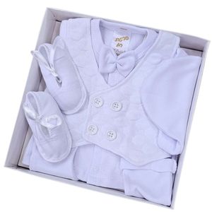 סט מהודר לברית מילה: חולצה, מכנס, ווסט, פפיון, כובע ונעלים - לבן