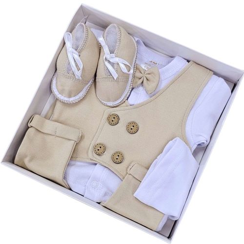סט מהודר לברית מילה: חולצה, מכנס, ווסט, פפיון, כובע ונעלים - בז'