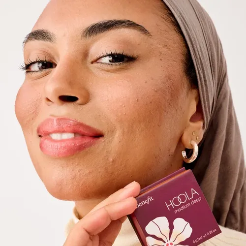 ברונזר בגוון חום שזוף bronzer hoola toasted