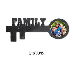 מתלה למפתחות מעוצב בצורת מפתח "FAMILY" עם הדפסה אישית 