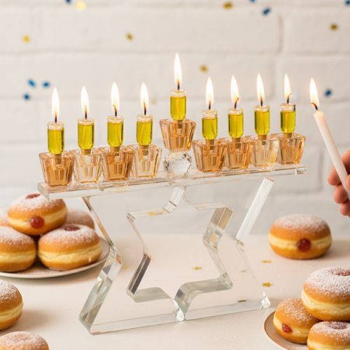 חנוכיית קריסטל מוזהבת עם קנים קלאסיים ובסיס איכותי