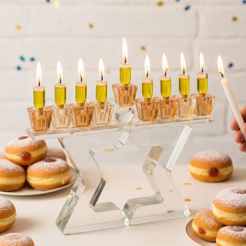 חנוכיית קריסטל מוזהבת עם קנים קלאסיים ובסיס איכותי