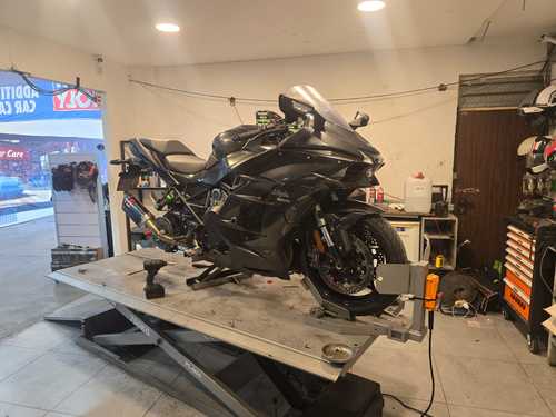 שירותי מוסך מקצועיים קטנוע חליפי ב - PT Motors