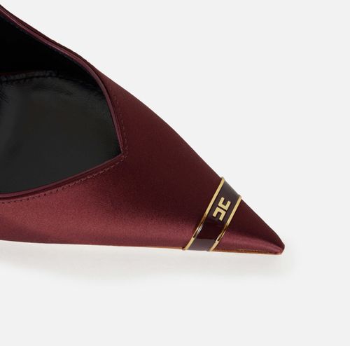 Pumps with sculpted heel