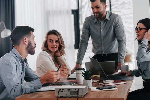 מקרן לייזר אולטרה קצר Optoma ZW410UST