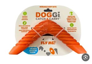  DOGGi Catch & Carry – צעצוע בומרנג רך ועמיד לכלבים | מתאים לים, דשא ופריזבי