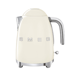 קומקום חשמלי בצבע שמנת מסדרת 50’s Retro Style,מבית SMEG דגם KLF03CREU במלאי!!!