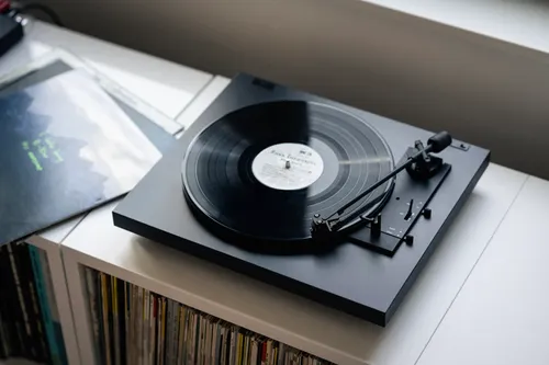 פטיפון עם קדם מגבר -  Pro-Ject AUTOMAT A1.2