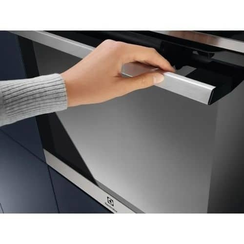 תנור בנוי חד תאי Electrolux EOH74279V לבן – רוחב 59.4 ס