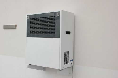קולט לחות מקצועי להתקנה על קיר 55 ל'/יממה SmartAir SADW55