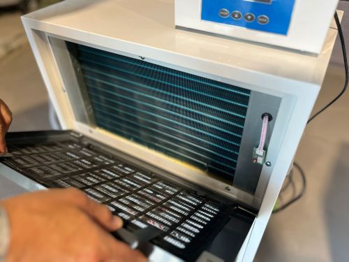 קולט לחות מקצועי לתלייה על קיר 80 ל'/יממה SmartAir SADW80