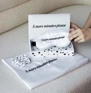 ערכת שינה מהודרת לאישה Five More Minutes Please