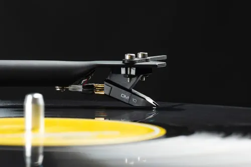 פטיפון עם קדם מגבר  - Pro-Ject T1 EVO PHONO