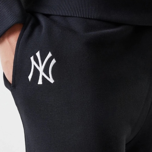 מכנס NEW ERA מידות XS-XXL לגברים בגוון שחור