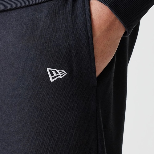 מכנס NEW ERA מידות XS-XXL לגברים בגוון שחור