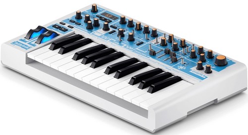 זוית נוספת novation bass station ii synthesizer swifty edition