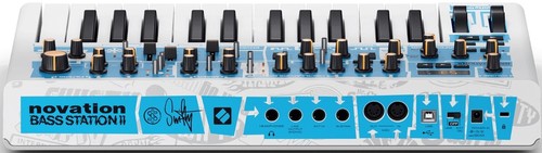 זוית נוספת novation bass station ii synthesizer swifty edition