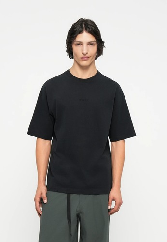 חולצת טי שחורה FUTURESCAPE ICED JELLY TEE