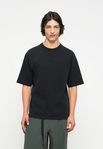 חולצת טי שחורה FUTURESCAPE ICED JELLY TEE