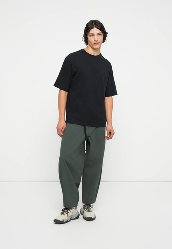 חולצת טי שחורה FUTURESCAPE ICED JELLY TEE