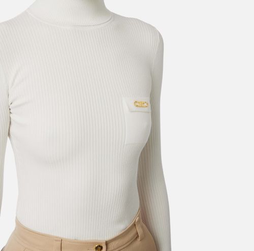 Ribbed knit top with breast pocket