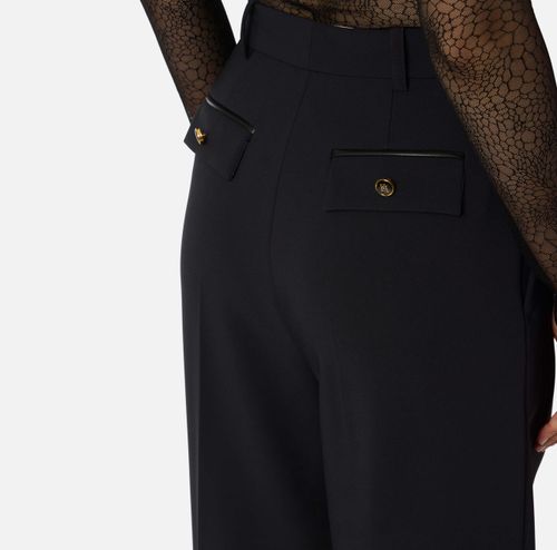 Trousers in lightweight crêpe fabric with darts