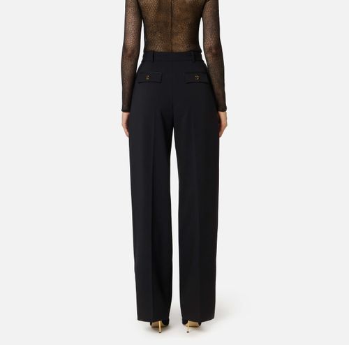 Trousers in lightweight crêpe fabric with darts