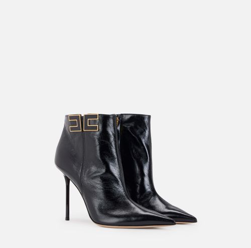 Leather boots with logo detail