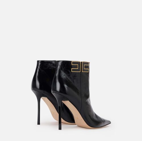 Leather boots with logo detail