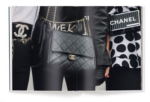 ספר אופנה שאנל - The Ultimate Guide to Chanel Bags 