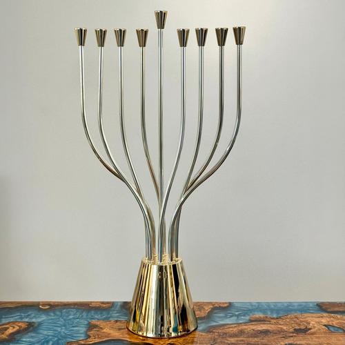 חנוכיה גדולה מפוארת