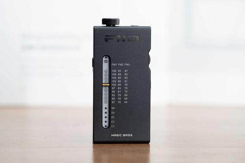 רדיו סטריאו נייד ואוזניות כפתור - Fiio RR11