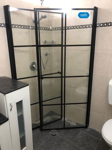 מיקלחון פינתי 2 דלתות פירזול שחור 80*80 ס