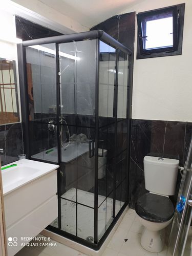 מיקלחון פינתי הזזה פרזול שחור קוביות 80*80 ס