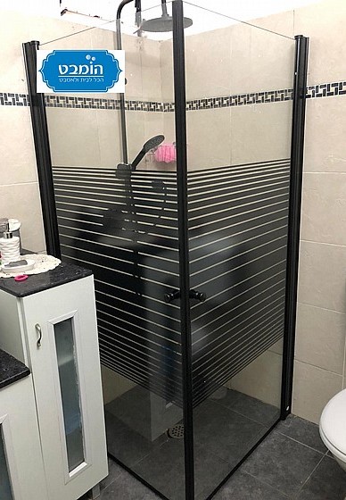 מיקלחון פינתי 2 דלתות 90*90 פירזול שחור זכוכית פסים שחורים