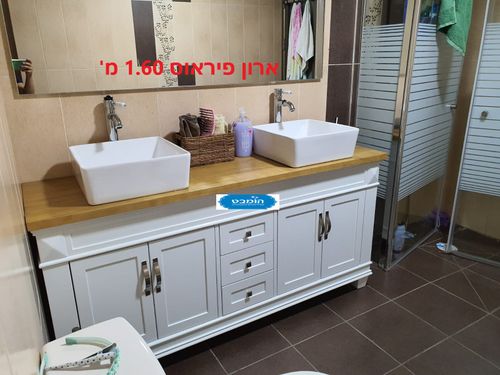 ארון אמבטיה אפוקסי עומד פיראוס פרובנס ענתיק עם בוצ'ר וכיור מונח לבן מבריק