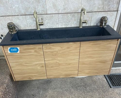 ארון אמבטיה פורניר תלוי כנסת עם משטח שיש אינטגרלי שוקת גוליאן 