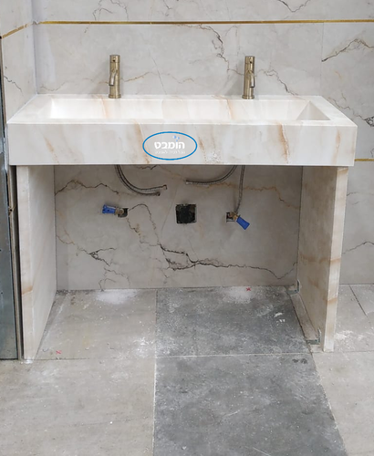 משטח יצוק מוסדי גוליאן עם כיור שוקת + מכסה סמוי לניקוז עם רגלי שיש