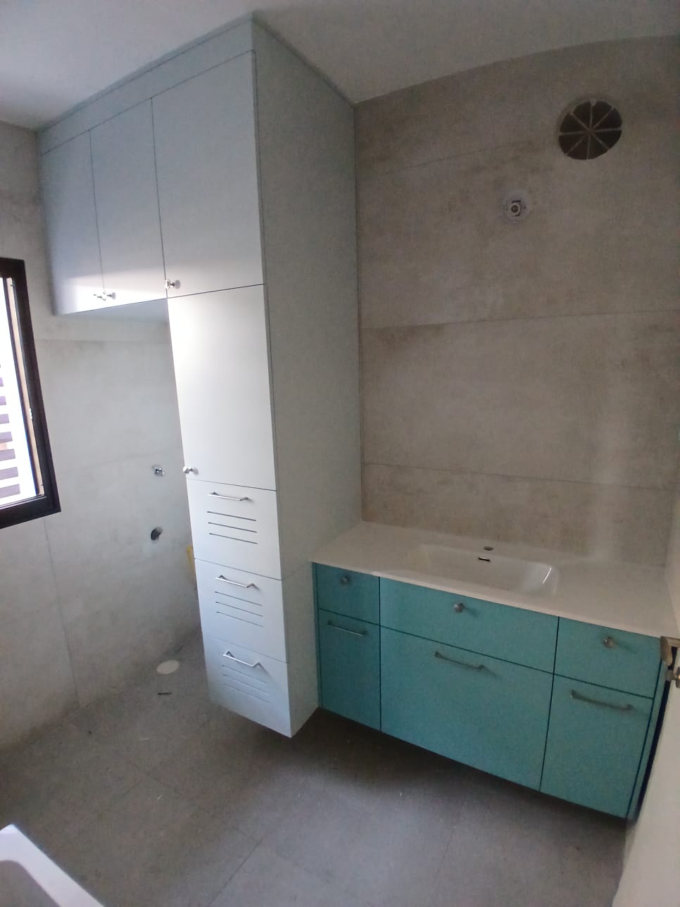 ארון שירות למכונת כביסה אפוקסי הלפרין בהתאמה אישית