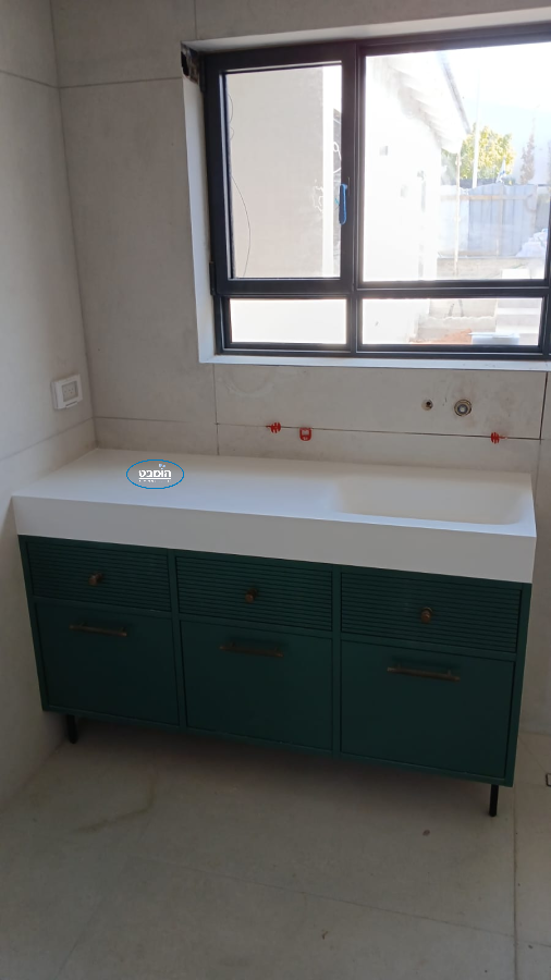 ארון אמבטיה אפוקסי עומד פטריק עם כיור שוקת + סינר 10 ס"מ משטח יצוק איכותי גוליאן