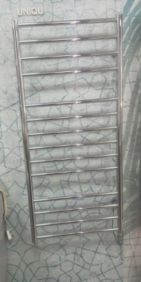 מחמם מגבות דלונגי יוניק אלגנטי בגוון כרם ניקל במבחר מידות תוצרת איטליה מבית DELONGHI
