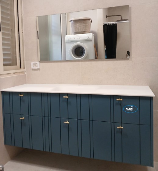 ארון אמבטיה צבע אפוקסי תלוי בלו בירד עם משטח שיש אינטגרלי יצוק גוליאן