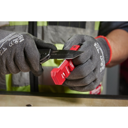 סכין עם להב קבוע Milwaukee 4932464828 – חיתוך מדויק ובטוח