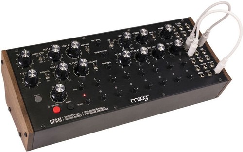 זווית נוספת moog - dfam semi-modular analog percussive synthesizer
