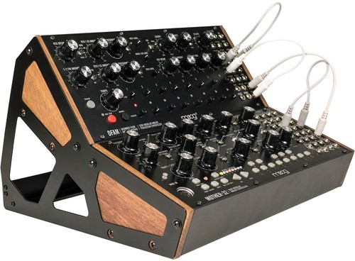 זווית נוספת moog - dfam semi-modular analog percussive synthesizer