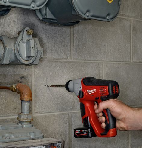 פטישון נטען 12V M12 H כולל 2 סוללות 4Ah מבית Milwaukee