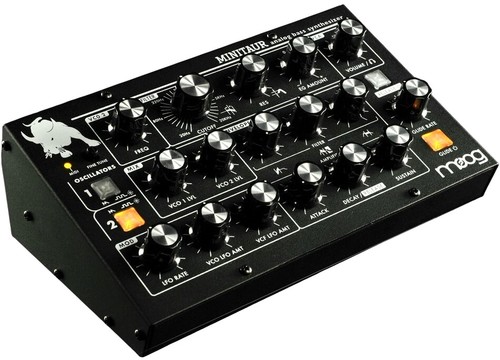 זווית נוספת moog - minitaur analog bass synthesizera