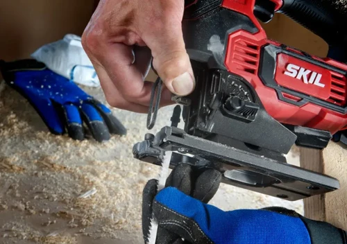 גוף מסור אנכי (ג’יקסו) נטען 20V Brushless XP + תיק נשיאה + מתנה סוללה 2.0Ah + מטען - סקיל SKIL