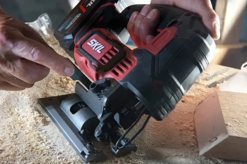 גוף מסור אנכי (ג’יקסו) נטען 20V Brushless XP + תיק נשיאה + מתנה סוללה 2.0Ah + מטען - סקיל SKIL